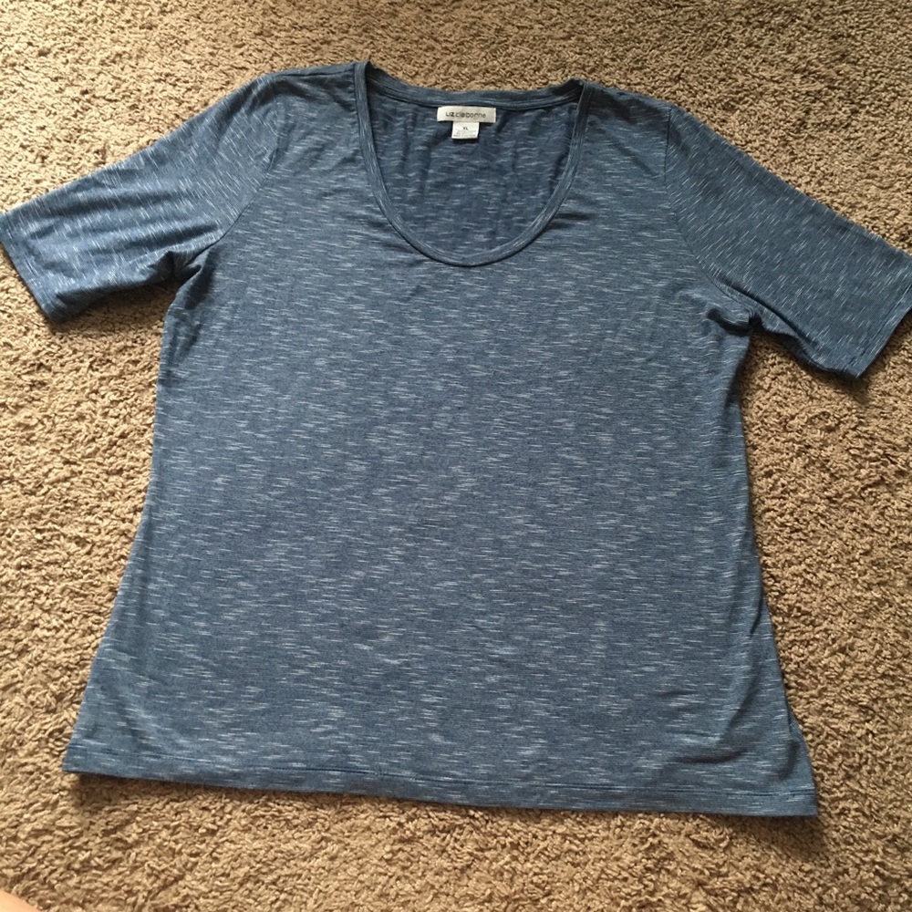 🌸 Liz Claiborne blue & white t-shirt